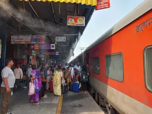 In scalding heat, passengers at Nagpur station get a cool, misty welcome