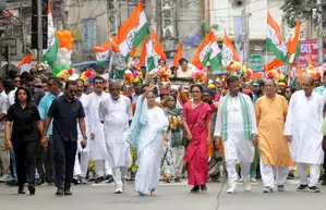 Mamata Banerjee sharpens attack against NDA in final campaign rally