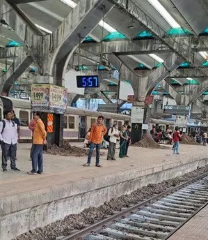 Central Railway mega block work: Shiv Sena urges Maha CM to declare holidays or allow WFH Central Railway mega block work: Shiv Sena urges Maha CM to declare holidays or allow WFH