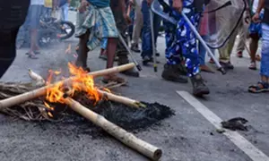 Violence erupts in Bengals Bhangar, ten injured