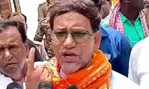 Bhojpuri star Dinesh Lal Yadav casts his vote in UPs Ghazipur with his mother