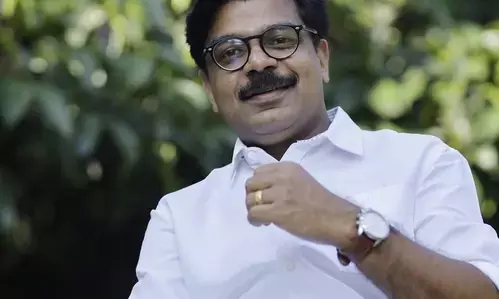 Congress MLA moves Kerala HC seeking probe against CM Vijayan, daughter