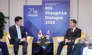 US defence chief welcomes S.Korea-Japan agreement in Singapore