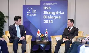 US defence chief welcomes S.Korea-Japan agreement in Singapore US defence chief welcomes S.Korea-Japan agreement in Singapore