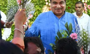 Gadkari, Sule leading; Pankaja Munde, Bharati Pawar trailing