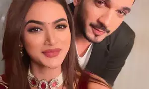 Reva Kaurase loves the delicious food Arjun Bijlani brings on Shiv Shakti set