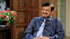 Deve Gowdas son-in-law leads Shivakumars brother Suresh in Bengaluru Rural Deve Gowdas son-in-law leads Shivakumars brother Suresh in Bengaluru Rural