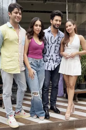 Team Ishq Vishk Rebound paints Bandra red on promotional blitz Team Ishq Vishk Rebound paints Bandra red on promotional blitz