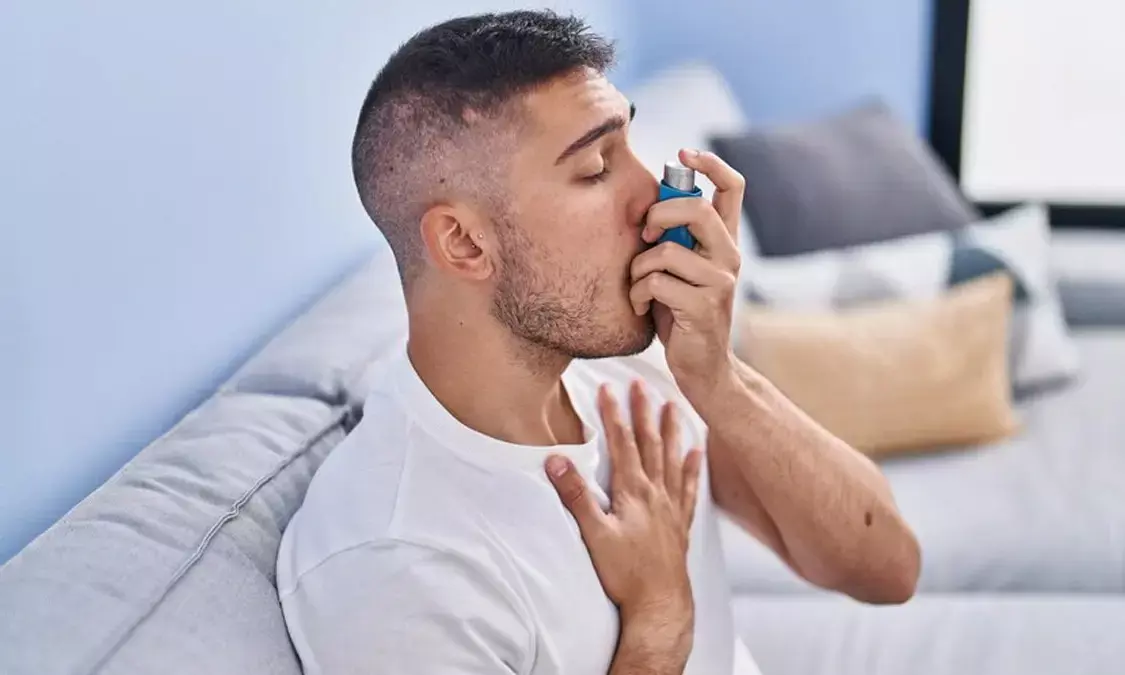 What distinguishes acute from chronic asthma: warning signs and management advice