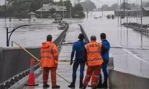 Flash floods hit Australias New South Wales