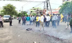 Houses of two YSRCP leaders attacked, Jagan seeks Governors intervention