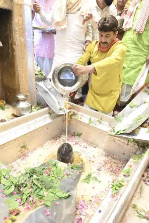 Manoj Tiwari visits Kashi Vishwanath, says Modi 3.0 will herald beginning of Viksit Bharat dream