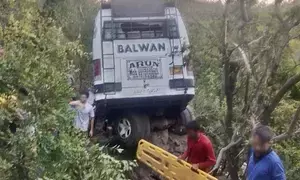 10 killed in suspected terror attack on bus in J&K (Ld)