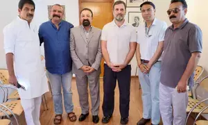 Mohmad Haneefa, Independent MP from Ladakh meets Rahul Gandhi in Delhi