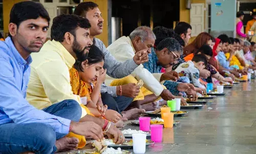 The Forgotten Benefits of Eating on the Floor