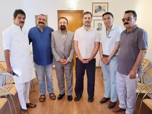 Mohmad Haneefa, Independent MP from Ladakh meets Rahul Gandhi in Delhi