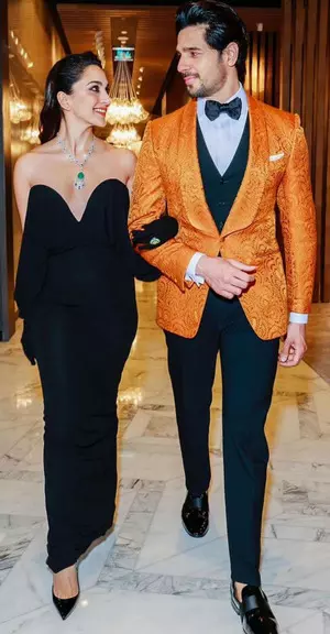 Sidharth turns cheerleader as wife Kiara marks 10 years in industry