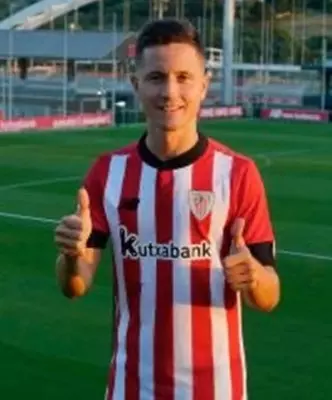 La Liga 2024-25: Veteran midfielder Herrera commits to another season with Athletic Club
