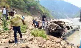 14 dead as tourist vehicle falls into Alaknanda river in Uttarakhand