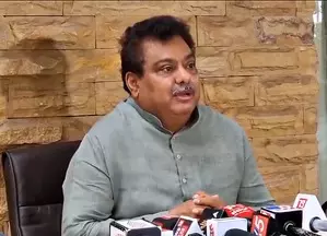 Karnataka Minister questions incentives for US firm in Gujarat