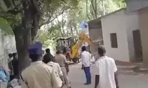 Municipal officer shunted out after demolitions in front of Jagan’s house in Hyderabad