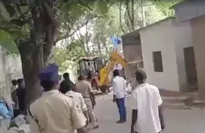 Municipal officer shunted out after demolitions in front of Jagan’s house in Hyderabad Municipal officer shunted out after demolitions in front of Jagan’s house in Hyderabad