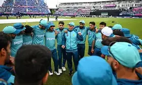 Kirsten flays Pakistan players for lack of unity after T20 WC debacle, Bhajji tells him to return as India coach (Ld)