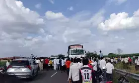 Speeding truck mows down 5 women farmers in Solapur