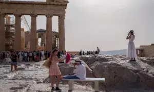 Heat claims lives of tourists in Greece, Italy forecasts heatwave (Ld)