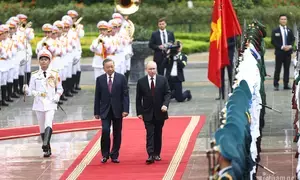 Putin lauds ties with Hanoi on state visit to Vietnam (Lead)