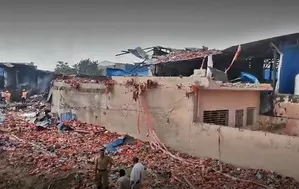 4 dead, 12 injured in Gurugram factory blaze, owner arrested (Ld)