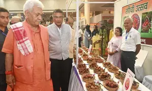 J&K L-G inaugurates Litchi Festival in Jammu