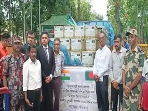 Tripura CM sends 500 kg pineapples as gift to Bangladesh PM Tripura CM sends 500 kg pineapples as gift to Bangladesh PM