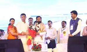 Maha Independent MLA Narendra Bhondekar joins Shiv Sena