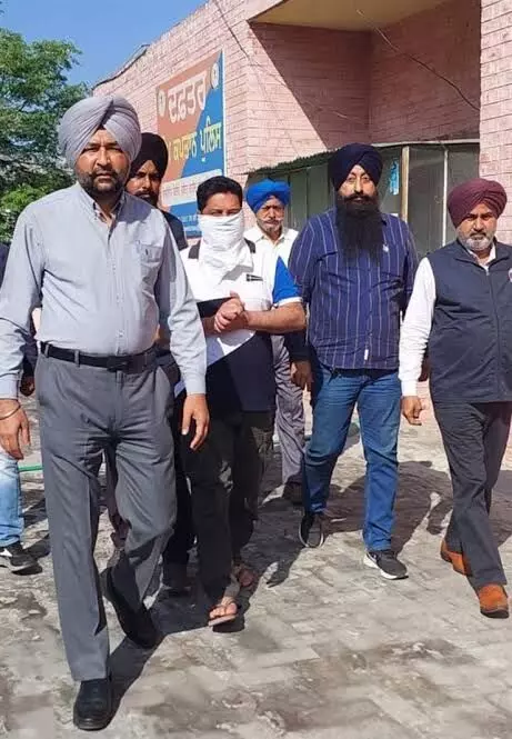 Vigilance Bureau arrests Patwari taking Rs 5,500 bribe for mutation of land Vigilance Bureau arrests Patwari taking Rs 5,500 bribe for mutation of land