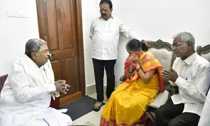 Fan murder case: Deceaseds parents meet K’taka CM, seek job for his pregnant wife