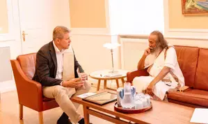 Sri Sri Ravi Shankar meets Iceland PM, discusses need to prioritise mental health issues