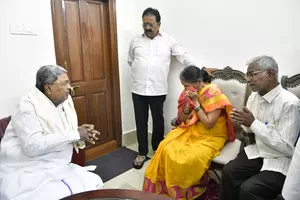 Fan murder case: Deceaseds parents meet K’taka CM, seek job for his pregnant wife