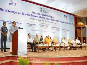 Nitin Gadkari endorses NHAI plan on Global Navigation Satellite System-based tolling