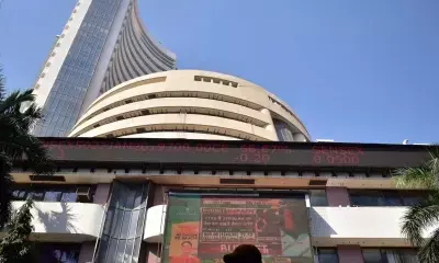 Sensex trades flat amid selling in midcap stocks