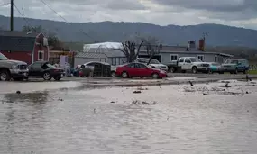 Two killed, hundreds evacuated as floods hit US