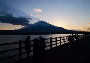 Japan: 3 people found unconscious near Mount Fuji crater