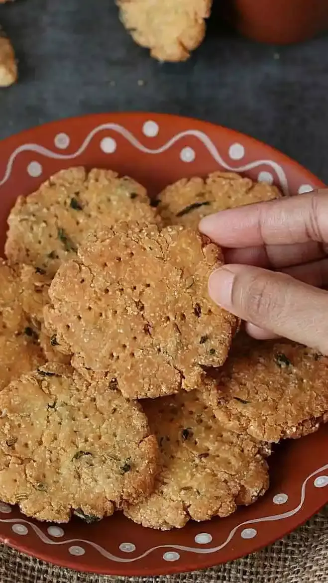 Top Indian Snacks to Enjoy with Tea
