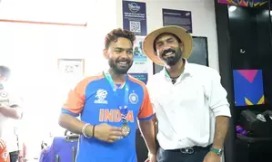 T20 World Cup: No one expected him to be..., DK presents Fielder of the Match medal to Pant