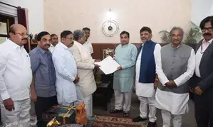 CM Siddaramaiah, state ministers meet Union Minister Nitin Gadkari