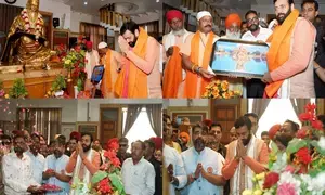 Haryana CM offers prayers at Golden Temple, Ram Tirath