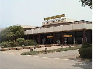 US-British coalition launches 4 airstrikes on Yemens Hodeidah airport US-British coalition launches 4 airstrikes on Yemens Hodeidah airport