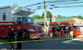 4 dead after minivan crashes into nail salon in New York