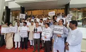 Maha budget sops misleading, with an eye on Assembly polls, says Oppn