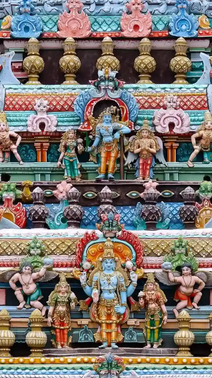 Meenakshi Temple: A Marvel of Dravidian Architecture and Spiritual Devotion